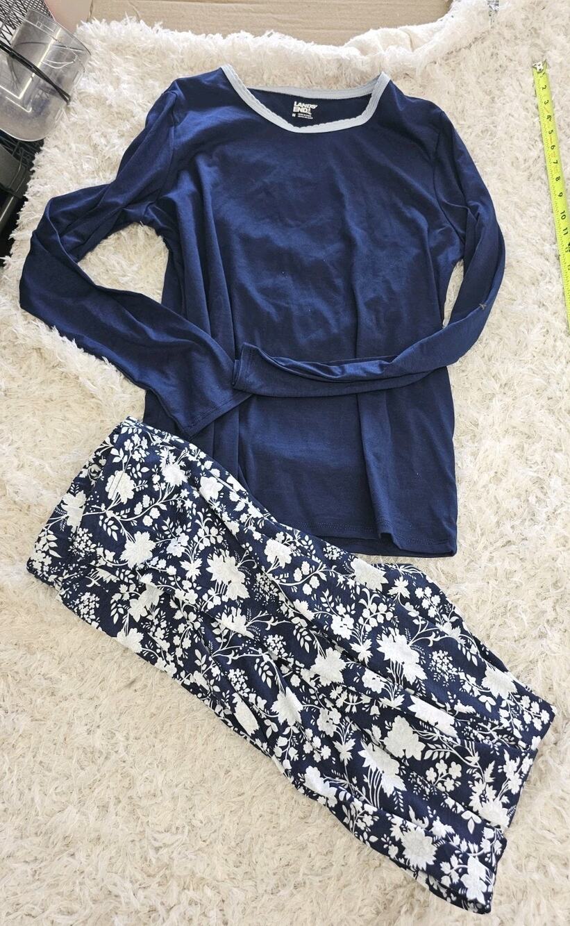 Lands' End Women's Knit Pajama Set M 2 Piece Long Sleeve Top Pants Sleepwear
